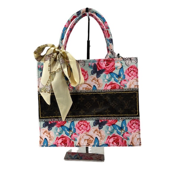 Handbags - Spring Crossbody Handbag Hand Made accented stitching NWT